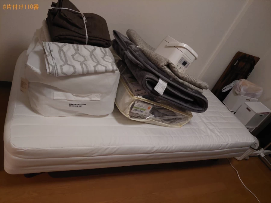 マットレス付きシングルベッド、布団、カーペット、炊飯器の回収